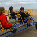 Les enfants de l'école de devoirs de La Place en voyage à la mer (Coxyde)