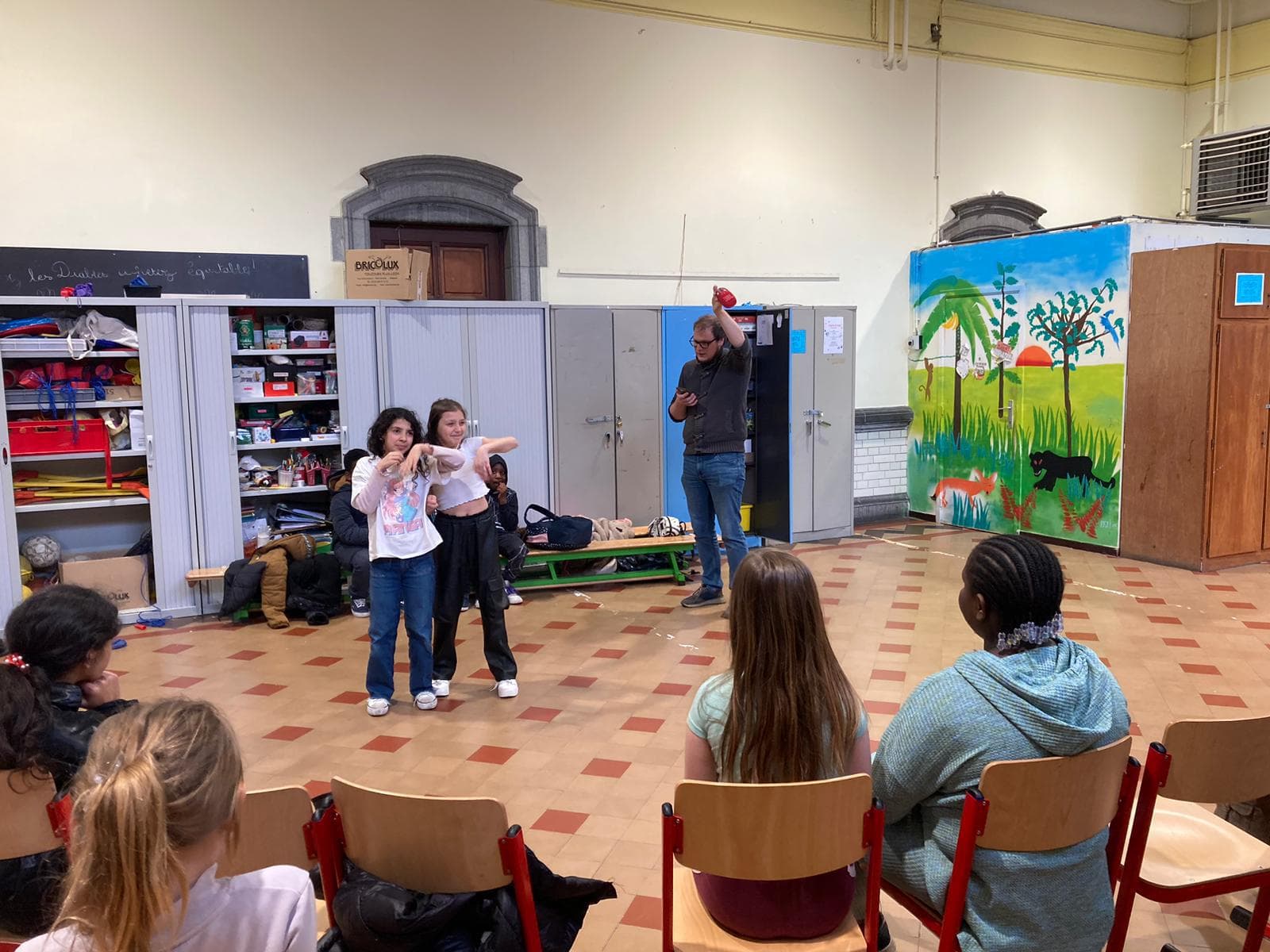 Atelier improvisation à l'école des devoirs La Place