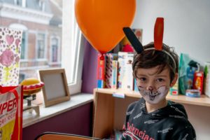 Déguisements des enfants pour le cortège de l'école de devoirs La Place