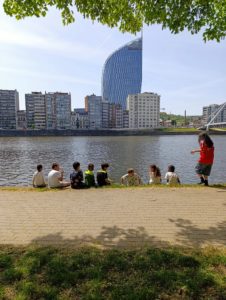 Les enfants de l'école de devoirs La Place en stage nature au printemps 2025