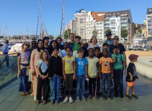 Les enfants de l'école de devoirs La Place en voyage à la mer