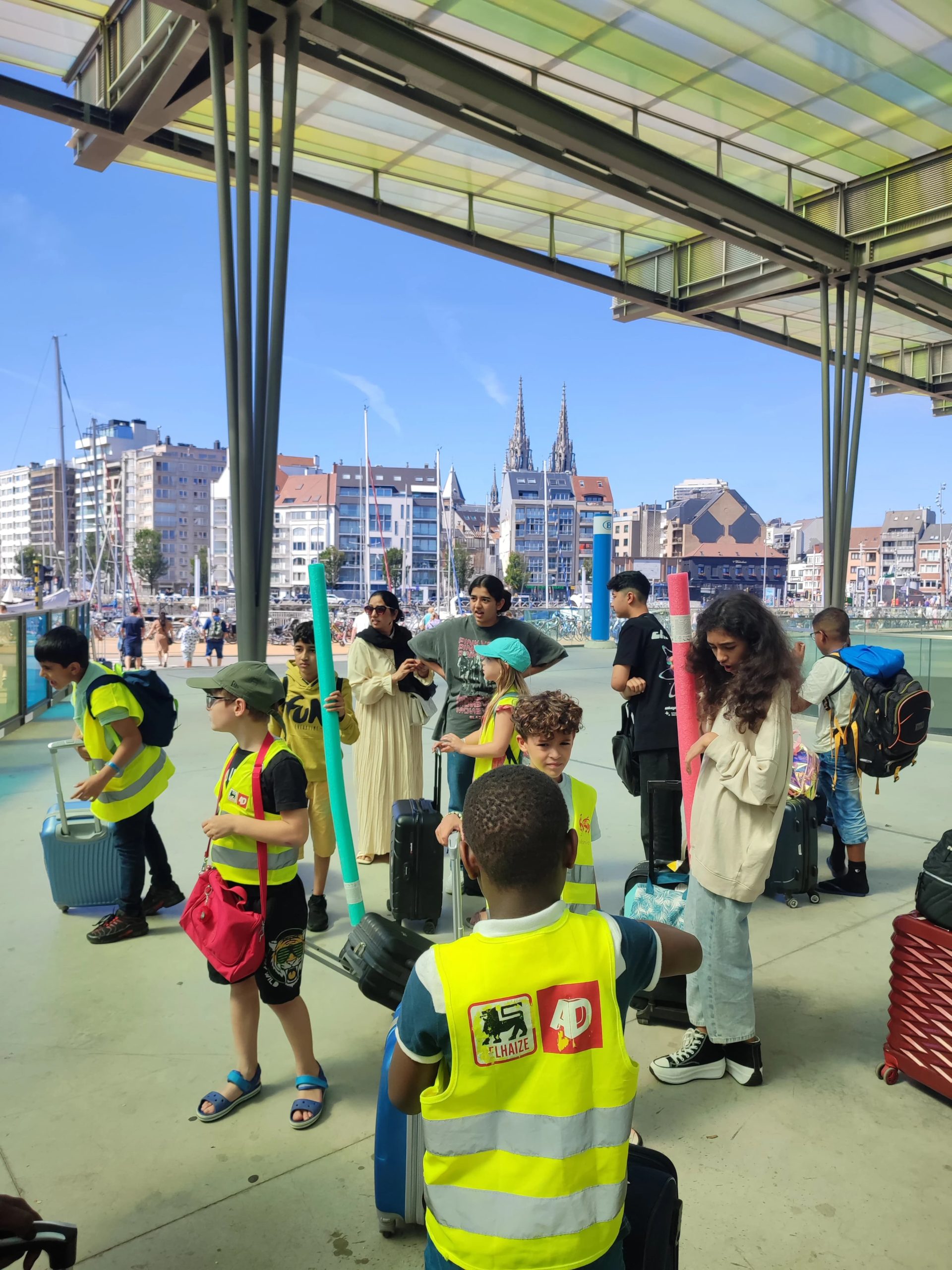 Les enfants de l'école de devoirs La Place en voyage à la mer
