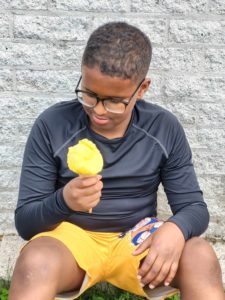 Les enfants de l'école de devoirs La Place en voyage à la mer