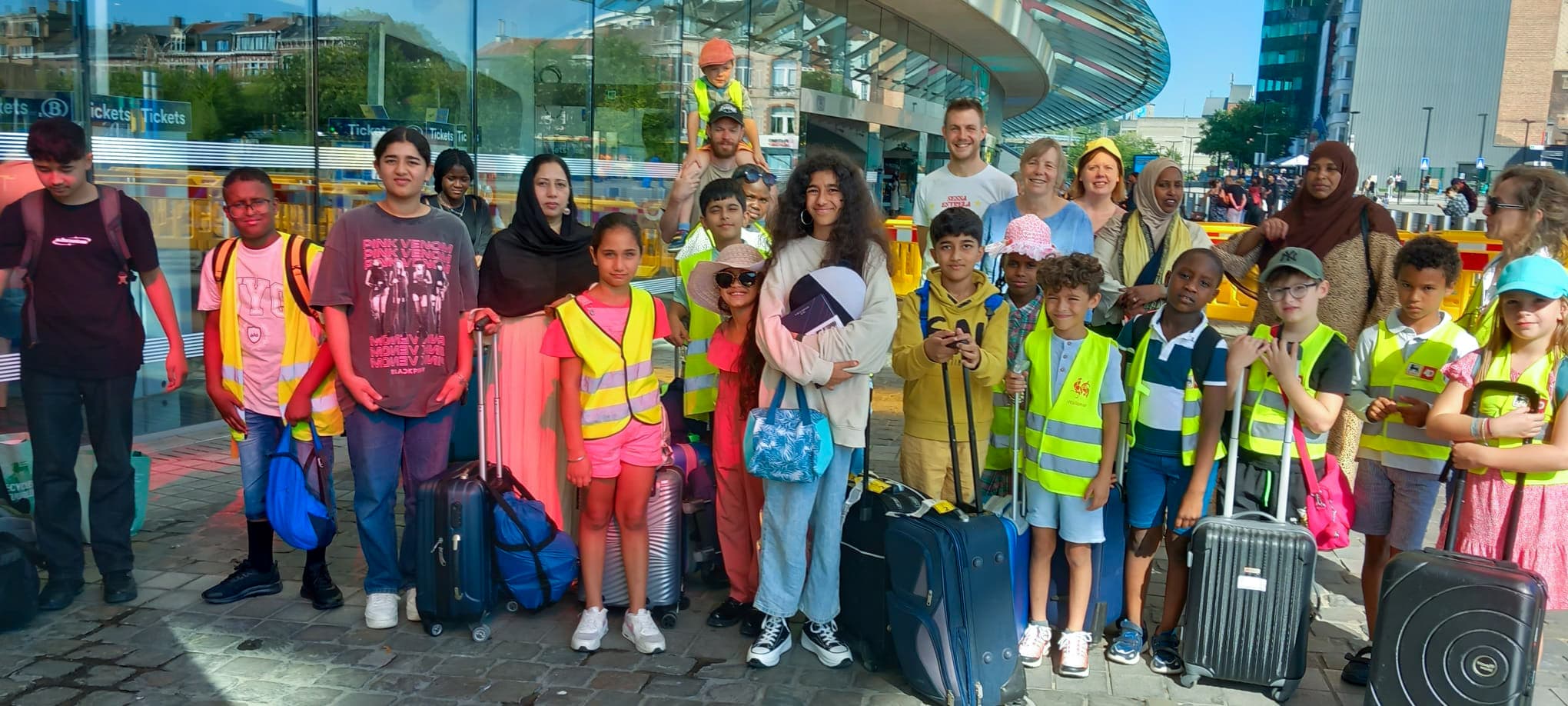 Les enfants de l'école de devoirs La Place en voyage à la mer