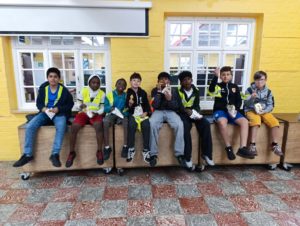 Les enfants de l'école de devoirs de La Place en voyage à la mer (Coxyde)