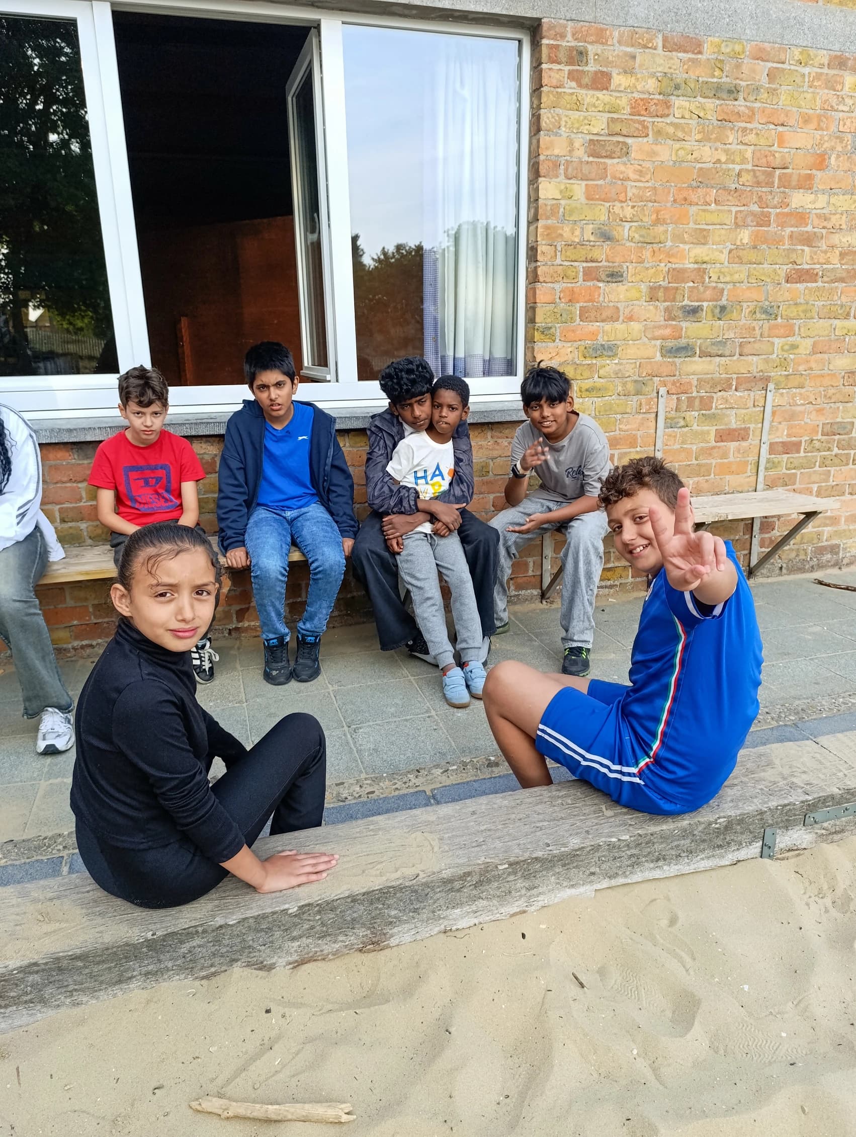Les enfants de l'école de devoirs de La Place en voyage à la mer (Coxyde)