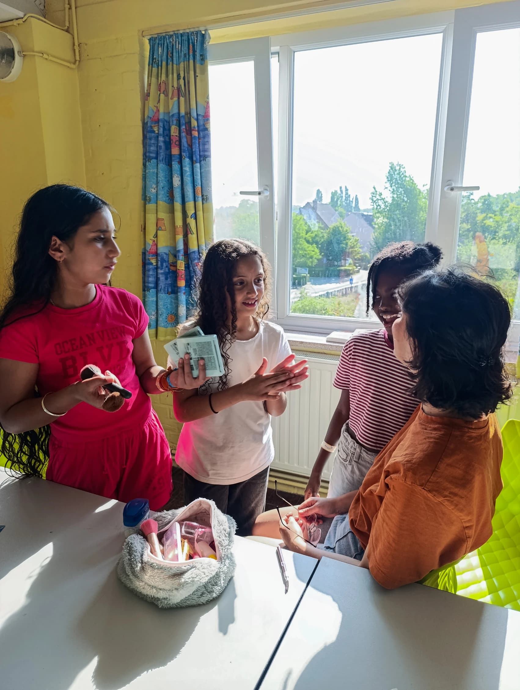 Les enfants de l'école de devoirs de La Place en voyage à la mer (Coxyde)