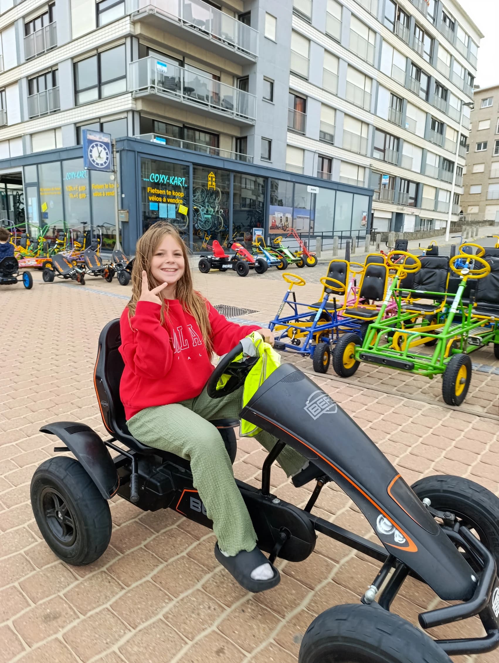 Les enfants de l'école de devoirs de La Place en voyage à la mer (Coxyde)