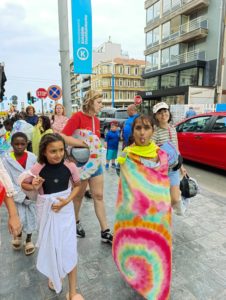 Les enfants de l'école de devoirs de La Place en voyage à la mer (Coxyde)