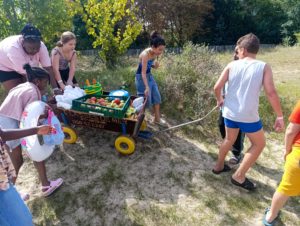 Les enfants de l'école de devoirs de La Place en voyage à la mer (Coxyde)